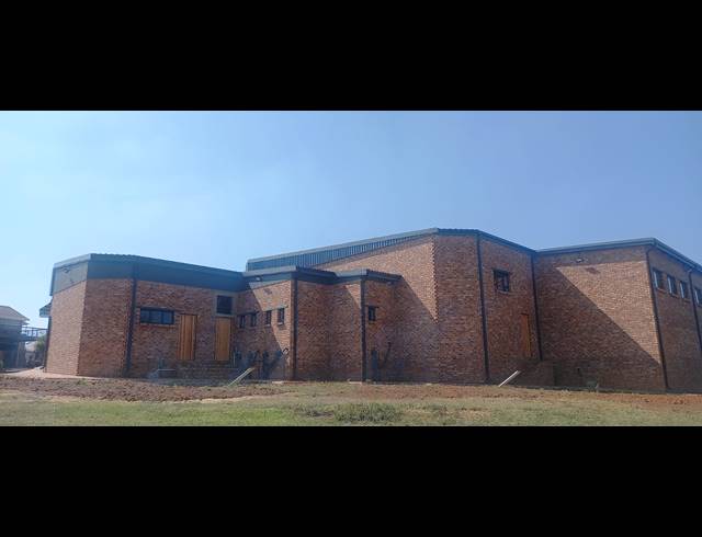583M² BUSINESS CENTRE TO LET IN DALPARK